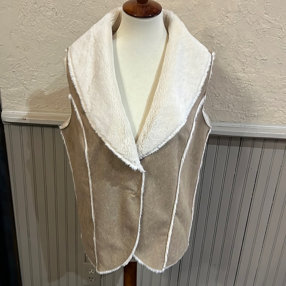 NWOT Olive & Oak Vest